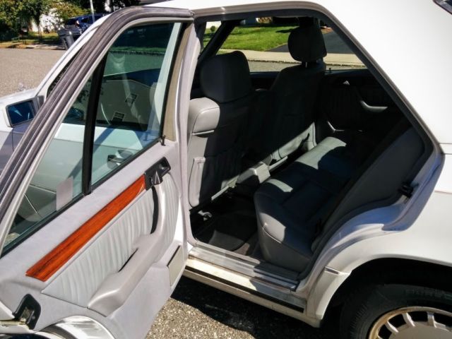 1992 White Mercedes-Benz E-Class Sedan