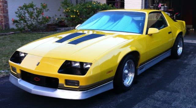 1986 Yellow Chevrolet Camaro Coupe