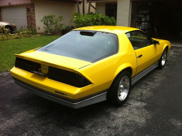 1986 Yellow Chevrolet Camaro Coupe