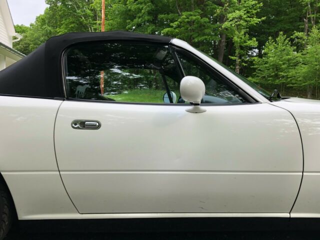 1990 White Mazda MX-5 Miata Convertible