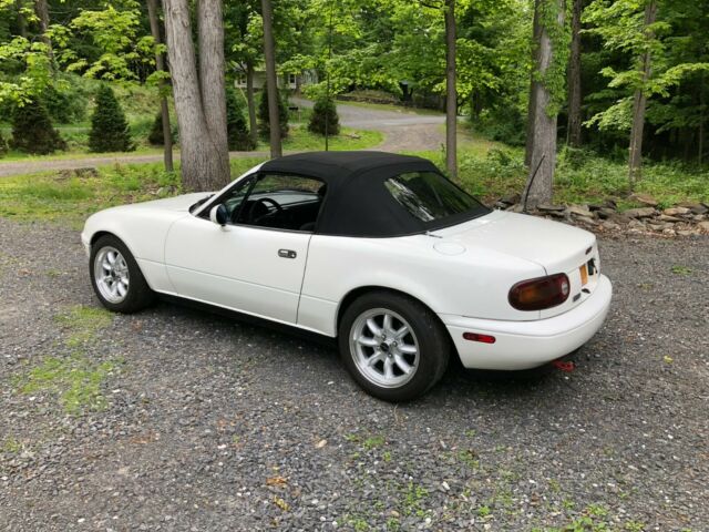 1990 White Mazda MX-5 Miata Convertible