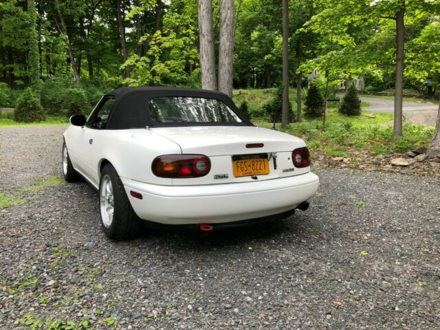 1990 White Mazda MX-5 Miata Convertible