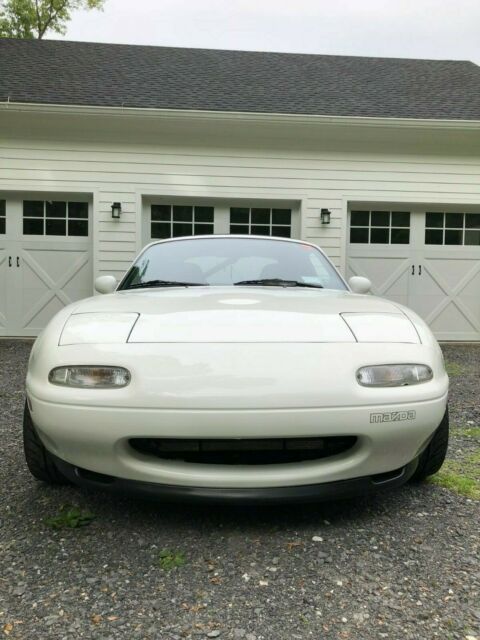 1990 White Mazda MX-5 Miata Convertible