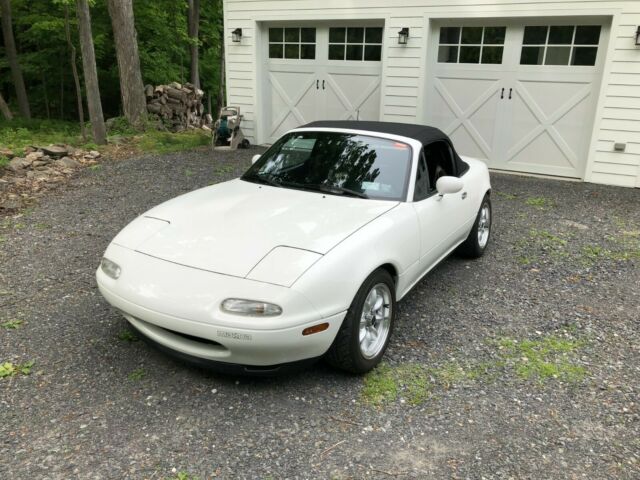 1990 White Mazda MX-5 Miata Convertible