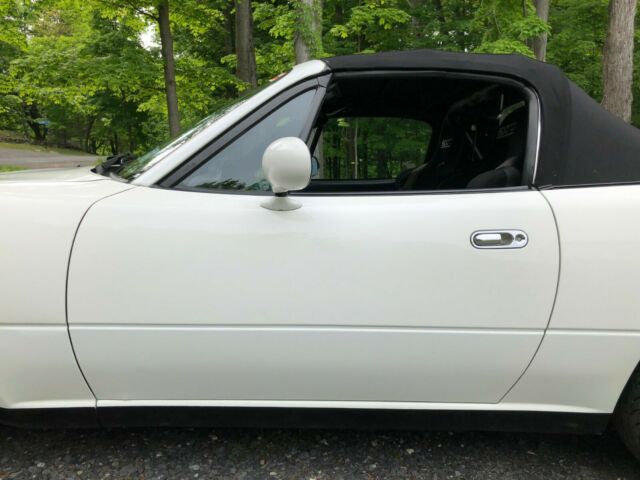 1990 White Mazda MX-5 Miata Convertible