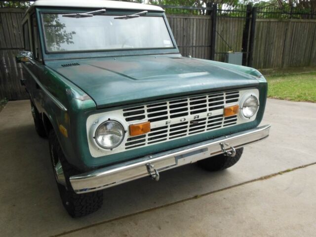 1975 Green Ford Bronco SUV