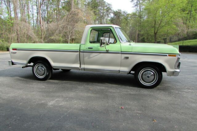 1974 Green Ford F-100 Standard Cab Pickup