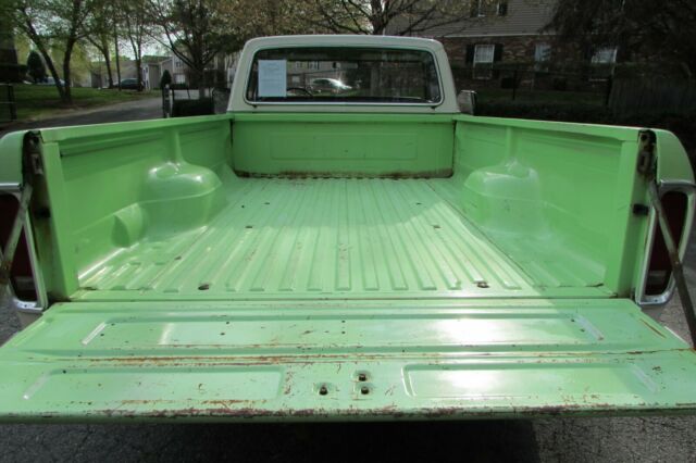 1974 Green Ford F-100 Standard Cab Pickup