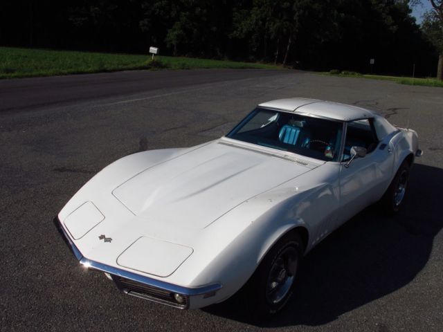 1968 White Chevrolet Corvette