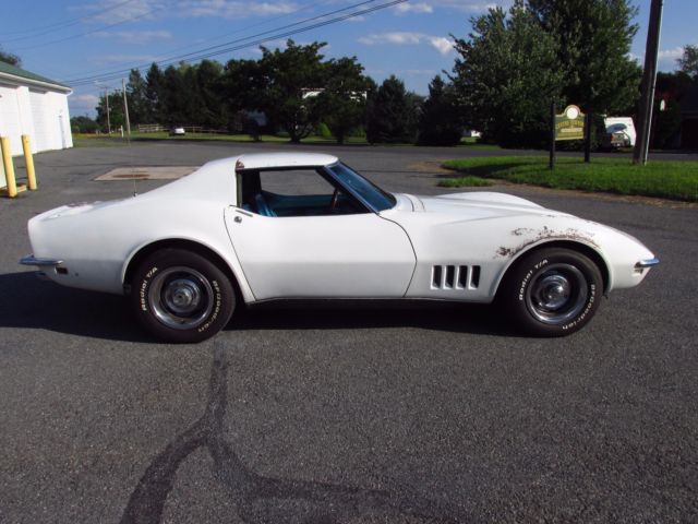 1968 White Chevrolet Corvette