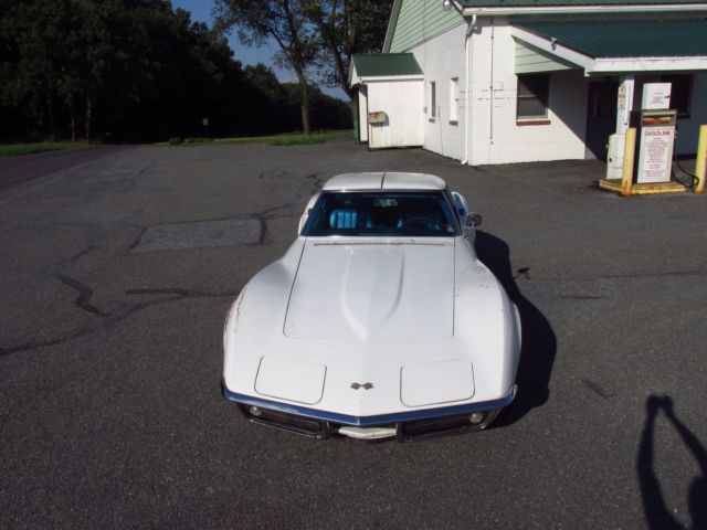 1968 White Chevrolet Corvette