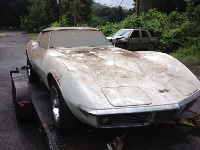 1968 White Chevrolet Corvette