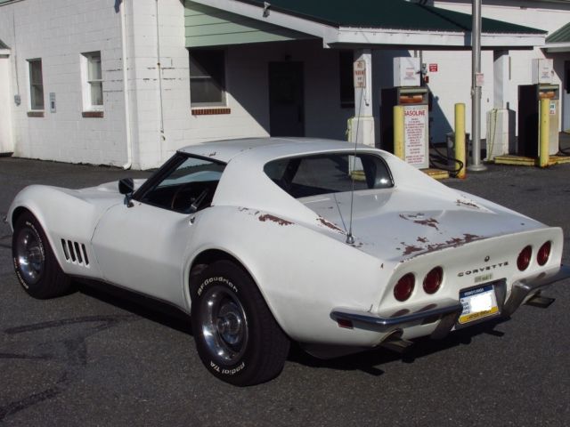 1968 White Chevrolet Corvette