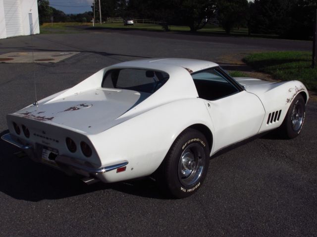 1968 White Chevrolet Corvette