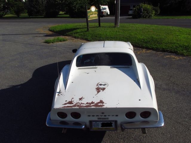 1968 White Chevrolet Corvette