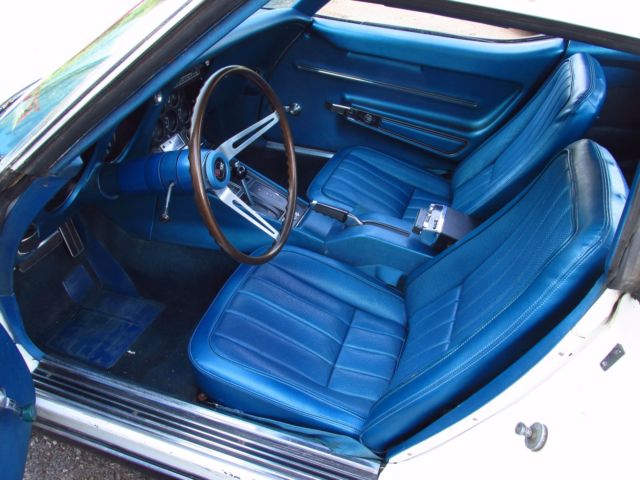 1968 White Chevrolet Corvette