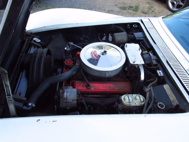 1968 White Chevrolet Corvette