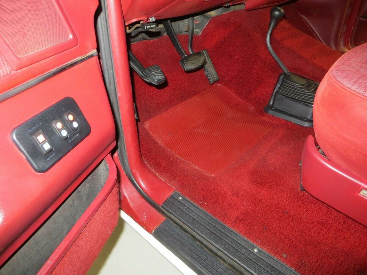 1990 White & RED Ford Bronco SUV