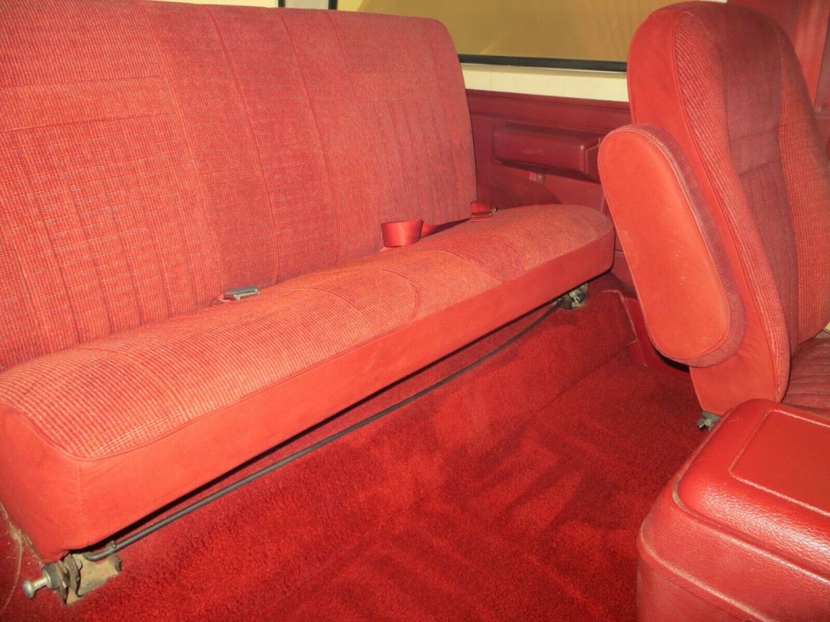 1990 White & RED Ford Bronco SUV