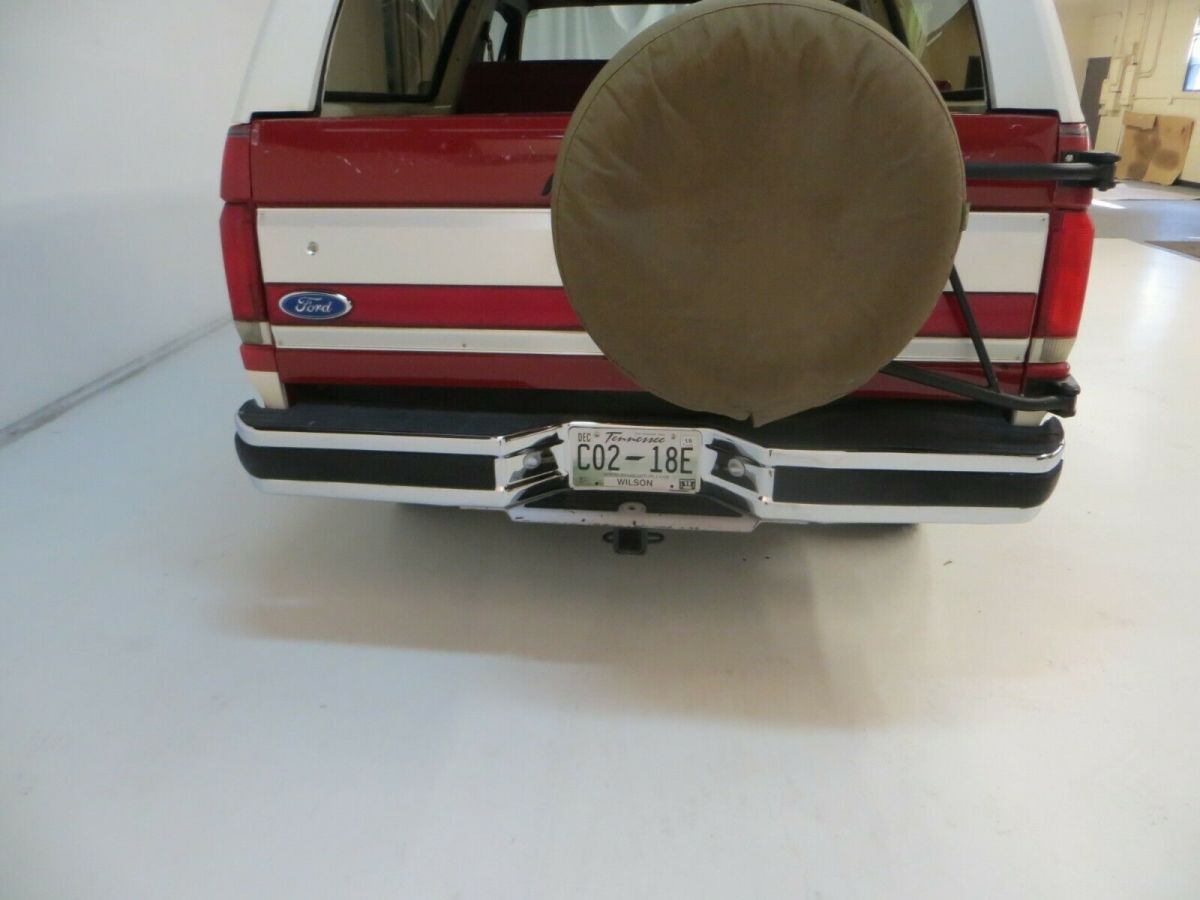 1990 White & RED Ford Bronco SUV