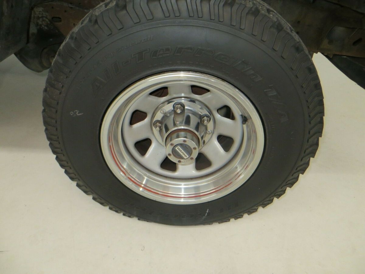 1990 White & RED Ford Bronco SUV