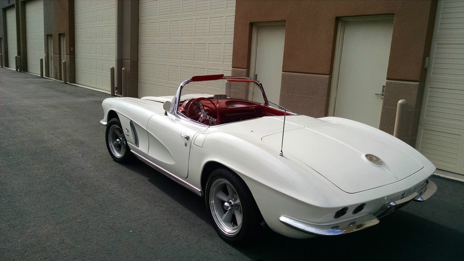 1962 Ermine White Chevrolet Corvette
