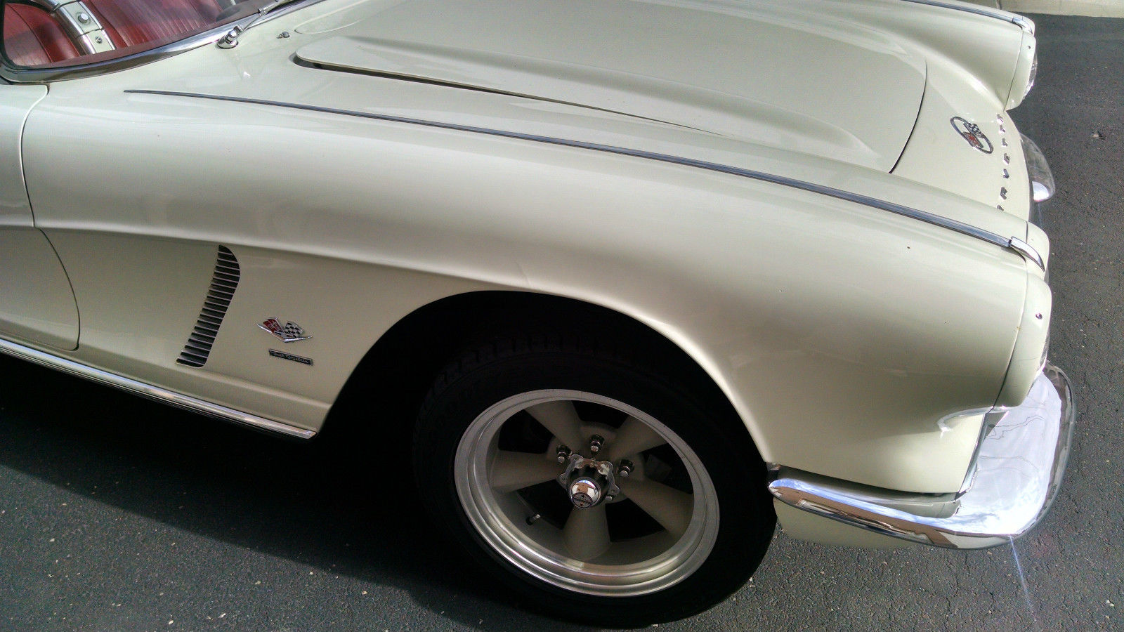 1962 Ermine White Chevrolet Corvette