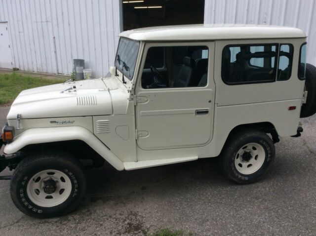 1983 White Toyota Land Cruiser SUV