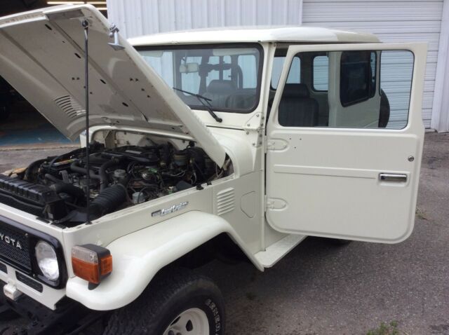 1983 White Toyota Land Cruiser SUV