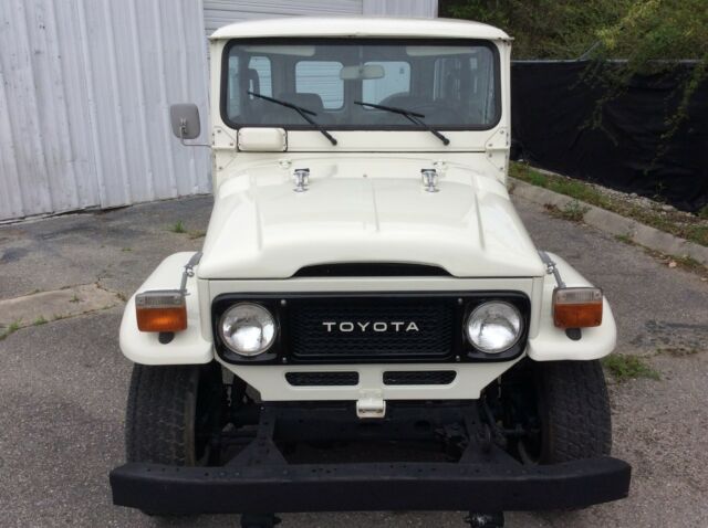 1983 White Toyota Land Cruiser SUV