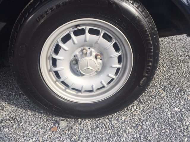 1985 904 Midnight Blue Mercedes-Benz 300-Series Coupe