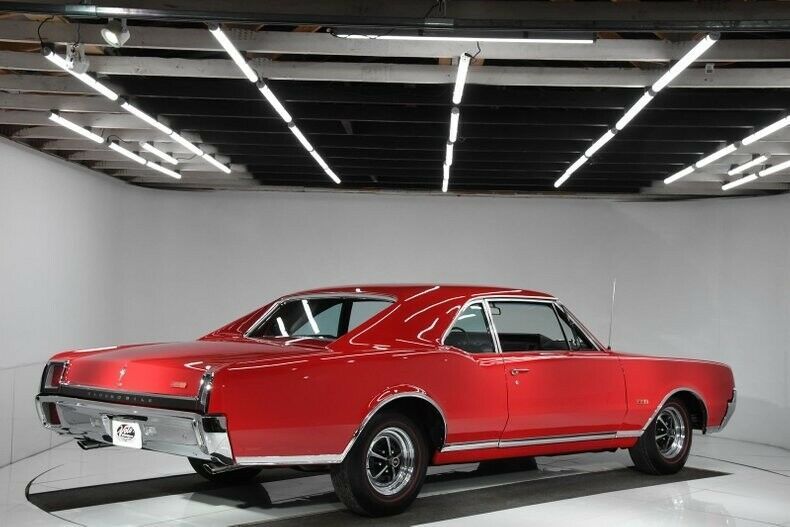 1967 Red Oldsmobile 442 Hardtop