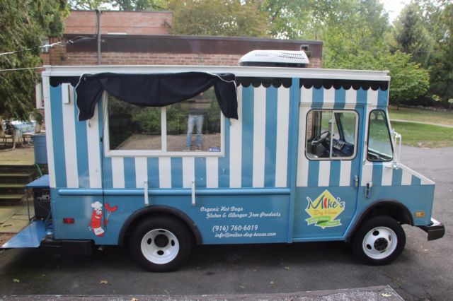 1987 Blue and white stripped Chevrolet P30 Series Box truck