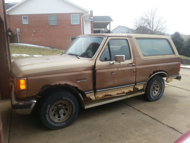1990 tan Ford Bronco bronco