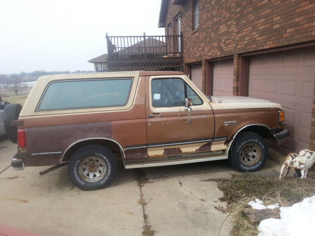 1990 tan Ford Bronco bronco