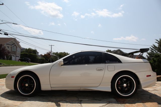 1993 White Nissan 300ZX Hatchback