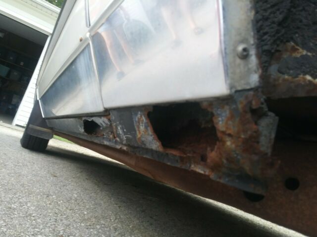 1984 White Chevrolet Monte Carlo Coupe