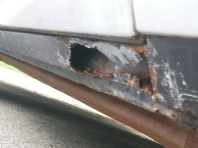 1984 White Chevrolet Monte Carlo Coupe