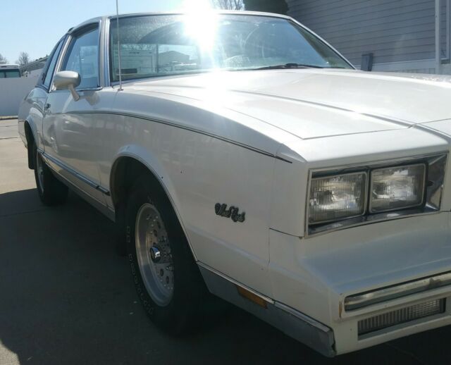 1984 White Chevrolet Monte Carlo Coupe