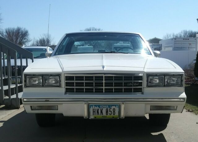 1984 White Chevrolet Monte Carlo Coupe