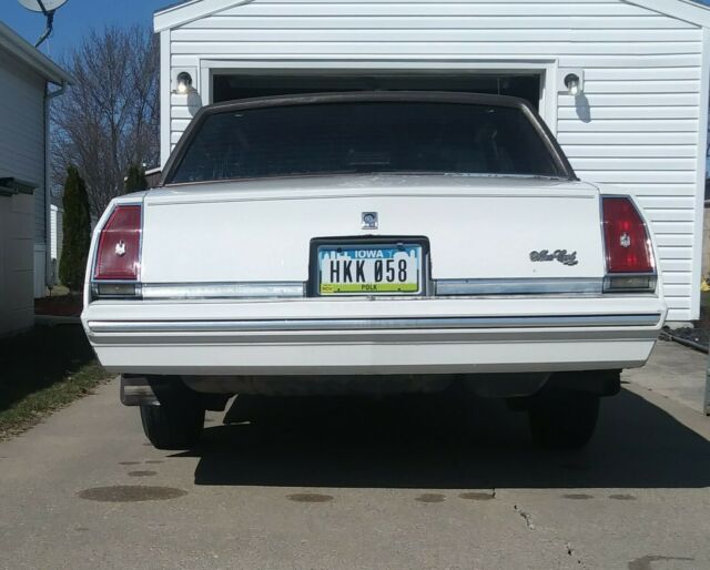 1984 White Chevrolet Monte Carlo Coupe