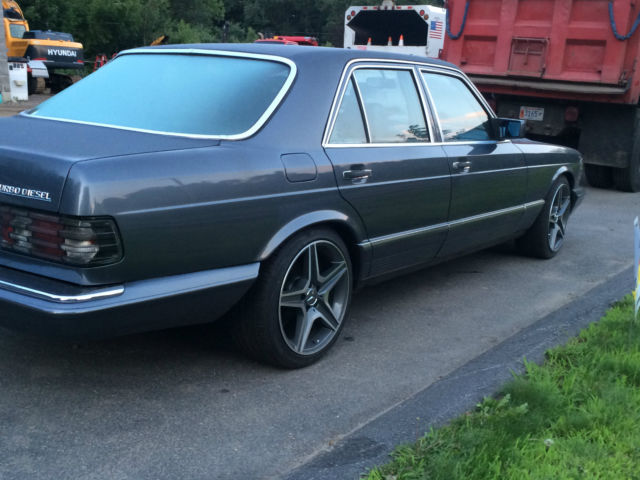 1983 Gray Mercedes-Benz 300-Series Sedan