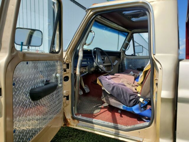 1972 Tan Ford F-250 Standard Cab Pickup