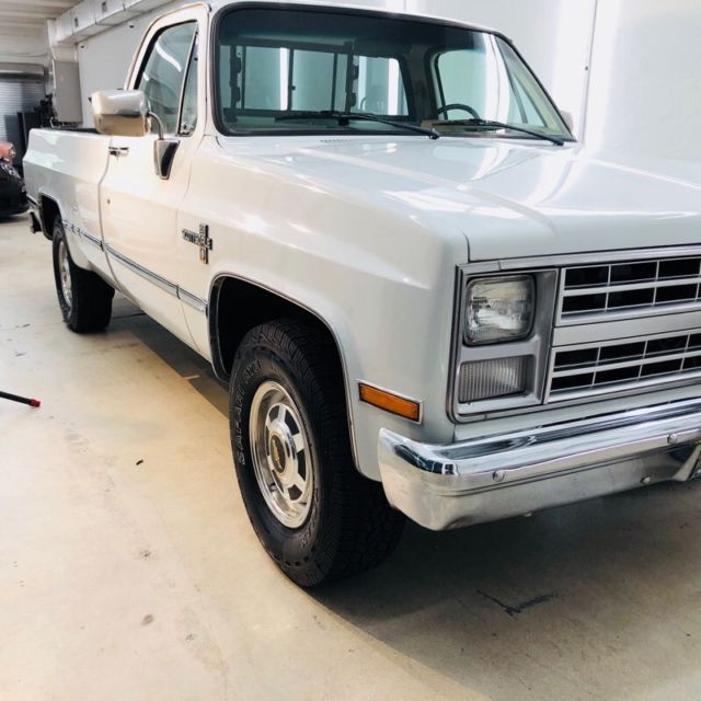 1987 White Chevrolet Other Pickups