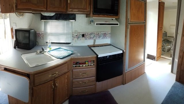 1982 White Ford E-Series Van Standard Passenger Van