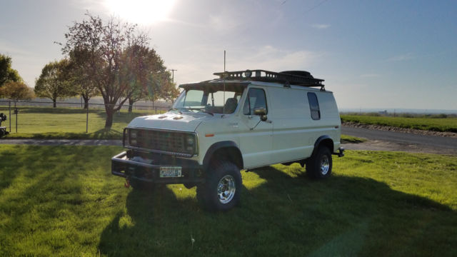 1982 White Ford E-Series Van Standard Passenger Van