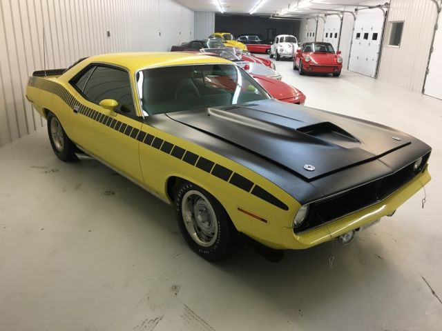 1970 Yellow Plymouth Barracuda Coupe