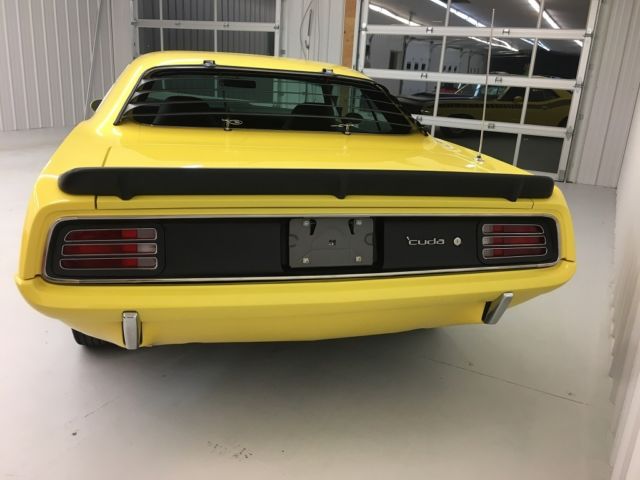 1970 Yellow Plymouth Barracuda Coupe