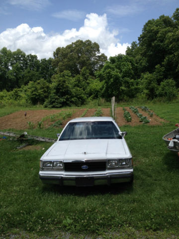 1991 White Ford Crown Victoria Sedan
