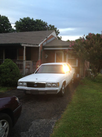 1991 White Ford Crown Victoria Sedan